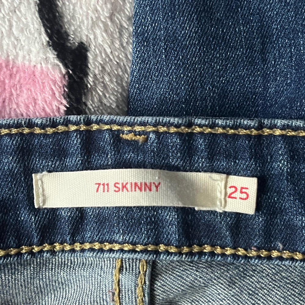 Levi’s mid rise skinny jeans - Picture 4 of 6